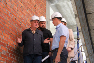 первый заместитель председателя Правительства Смоленской области Ахметшин А.С. и министр архитектуры и строительства Ростовцев К.Н. провели выездное совещание на объектах социального строительства - фото - 14