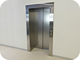 в Смоленской области в 2023 году за счет средств областного бюджета будут дополнительно ремонтировать, менять и модернизировать лифты в многоэтажных домах - фото - 1